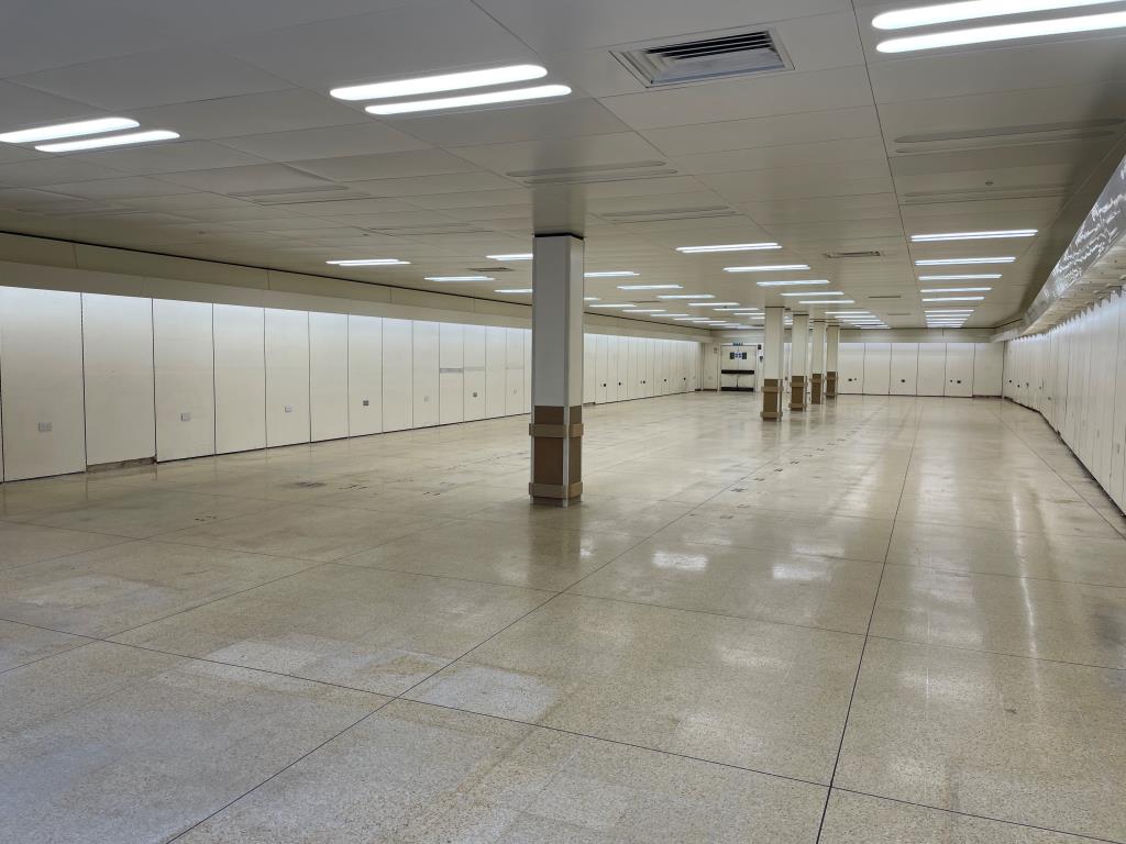Lot: 145 - VACANT COMMERCIAL PREMISES IN HIGH STREET LOCATION - Vacant commercial shop floor